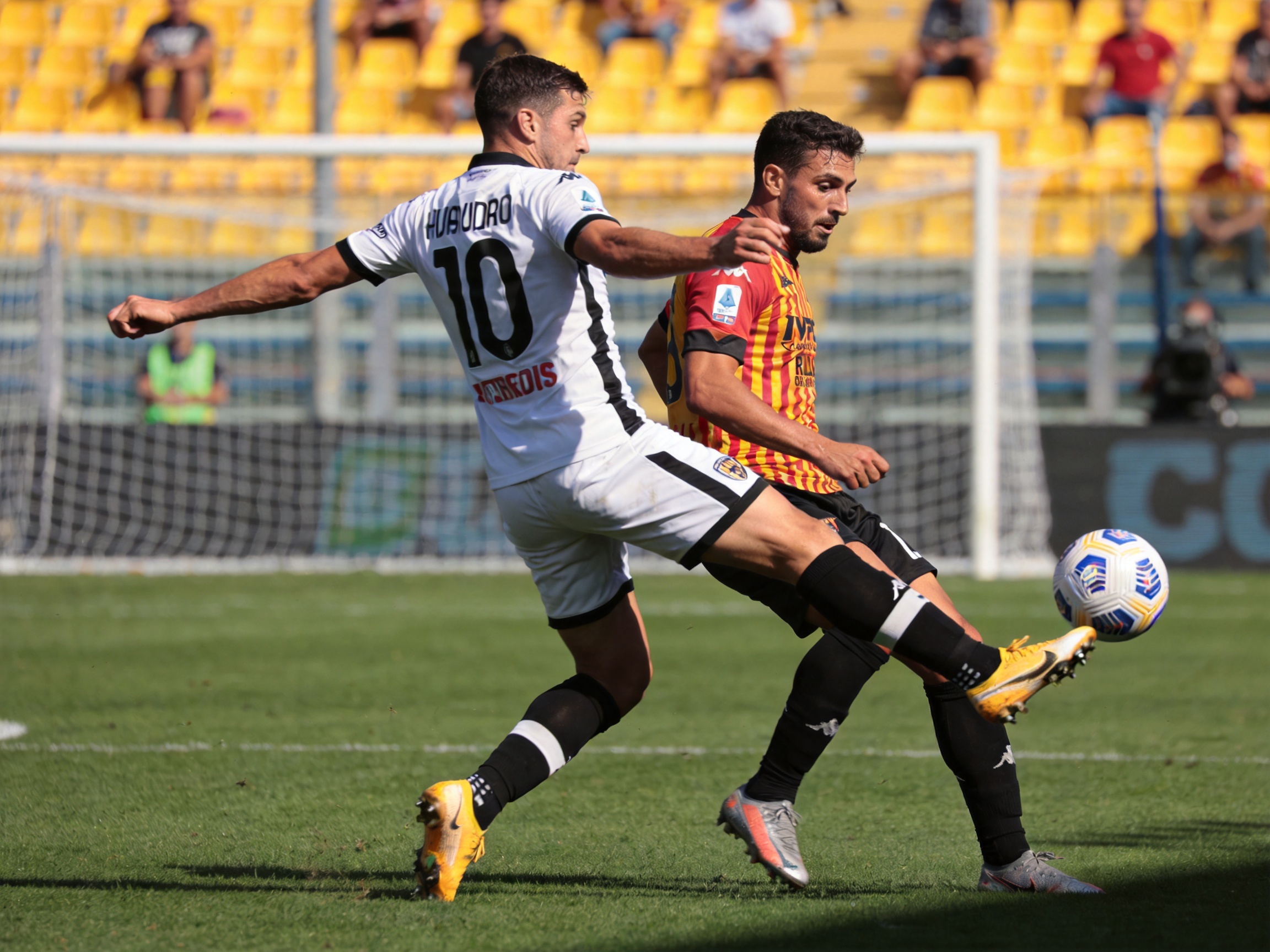 意甲联赛后防中坚球员抢断拦截技术表现观察